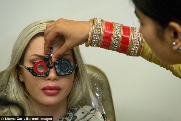 Постоянное изменение цвета глаз в Индии, изменение цвета глаз лазером, изменение цвета глаз операция, изменение цвета глаз операция цена, изменение цвета глаз причины, изменение цвета глаз с возрастом, изменение цвета глаз у новорожденных, изменение цвета глаз после лазерной коррекции, изменение цвета глаз операция цена, изменение цвета глаз до и после,